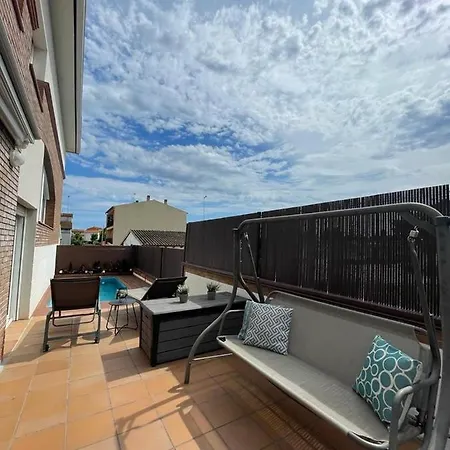 Casa Con Piscina Cerca De La Playa מלון 4*