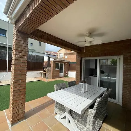 Casa Con Piscina Cerca De La Playa מלון 4*